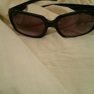 Sunglasses with side rhinestones